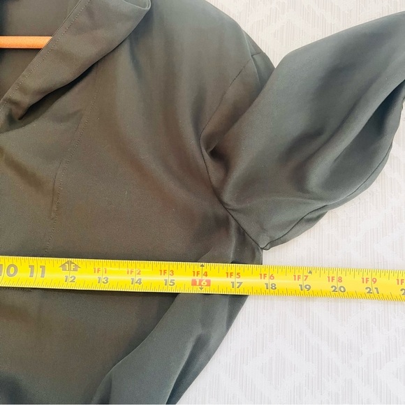 COS Women’s Green Funnel Neck Front Zip Jumpsuit Long Sleeve Lyocell Size 4 - Picture 4 of 7